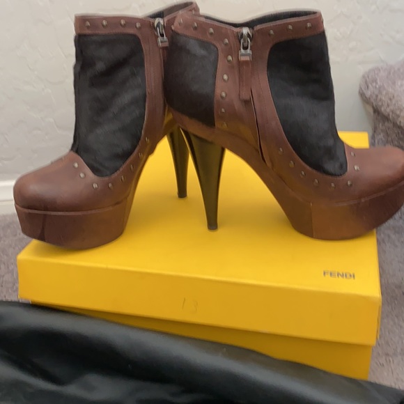 FENDI Booties. SIZE EU 38 - Picture 3 of 9